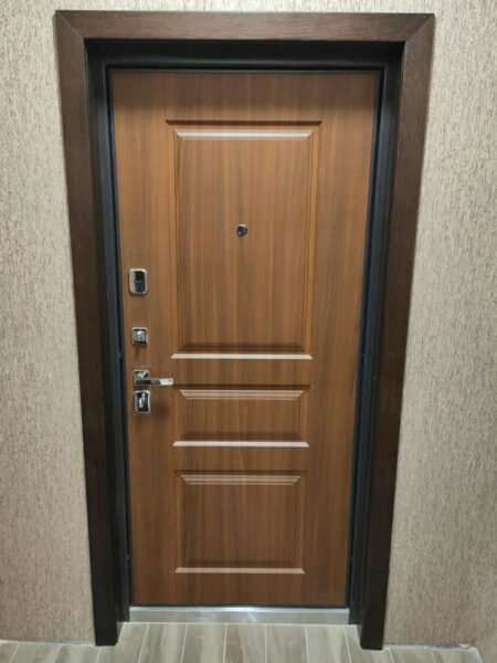 Установка входных дверей
